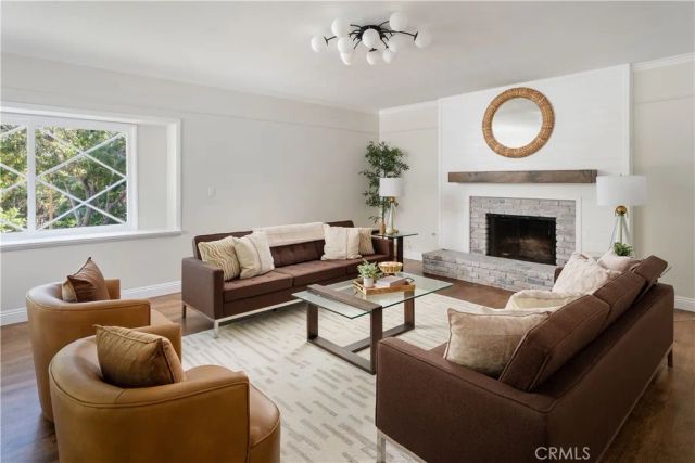 23555 Neargate, Newhall, CA 91321
