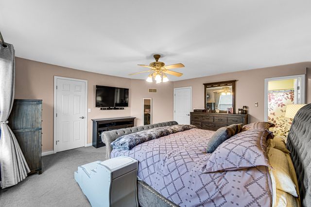 500 Countryshire Court, Griffith, IN 46319