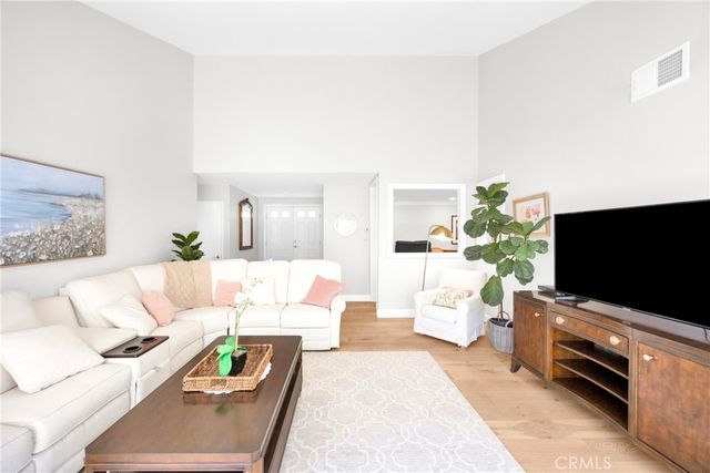 10462 Christopher St., Cypress, CA 90630