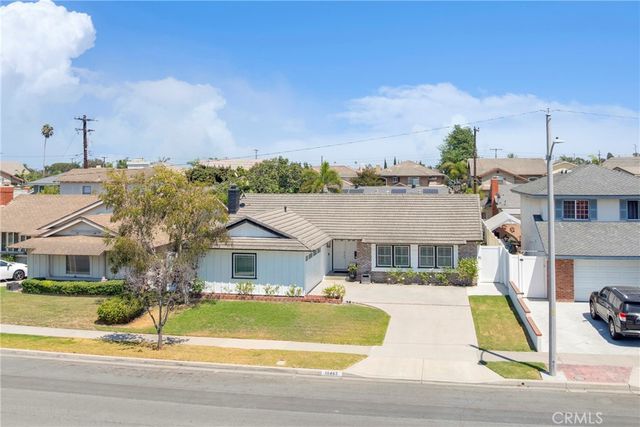 10462 Christopher St., Cypress, CA 90630