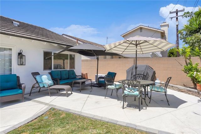 10462 Christopher St., Cypress, CA 90630
