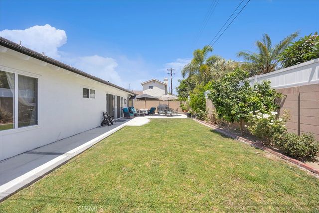 10462 Christopher St., Cypress, CA 90630