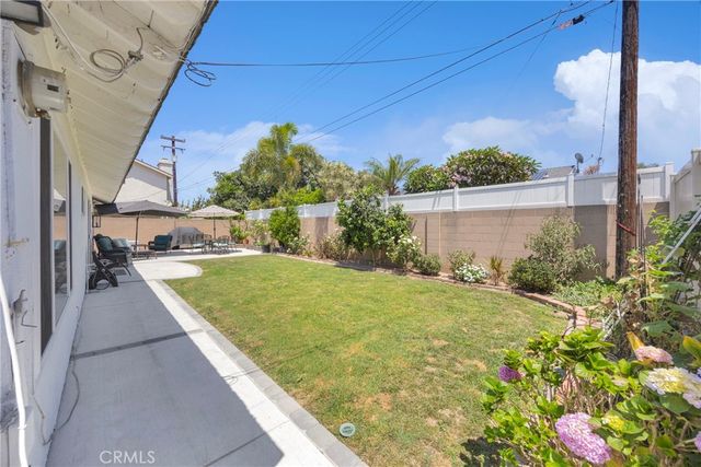 10462 Christopher St., Cypress, CA 90630