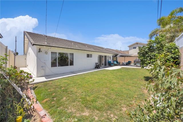 10462 Christopher St., Cypress, CA 90630