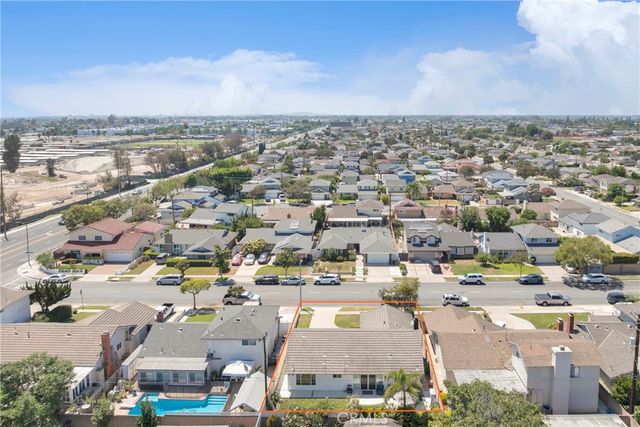 10462 Christopher St., Cypress, CA 90630