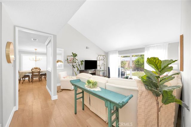 10462 Christopher St., Cypress, CA 90630