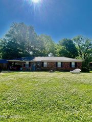 8 Pecan Drive, Cleveland, MS 38732