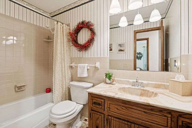 1795 Lake Valentine Road, Arden Hills, MN 55112