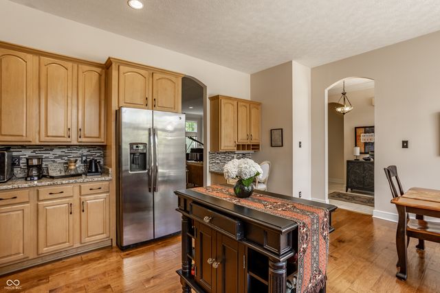 9729 Oakhaven Court, Indianapolis, IN 46256