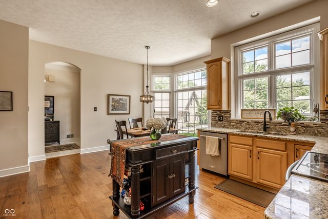 9729 Oakhaven Court, Indianapolis, IN 46256
