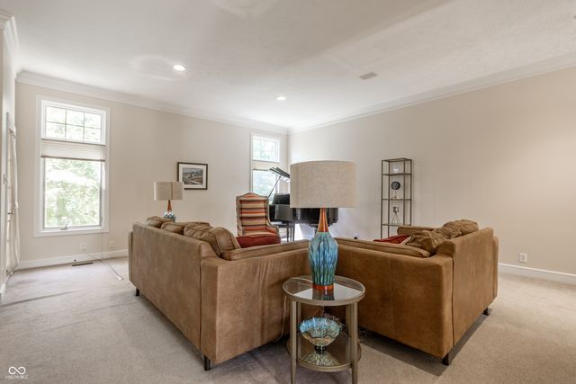 9729 Oakhaven Court, Indianapolis, IN 46256