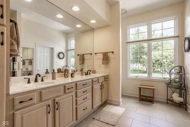 9729 Oakhaven Court, Indianapolis, IN 46256