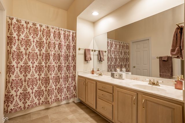9729 Oakhaven Court, Indianapolis, IN 46256