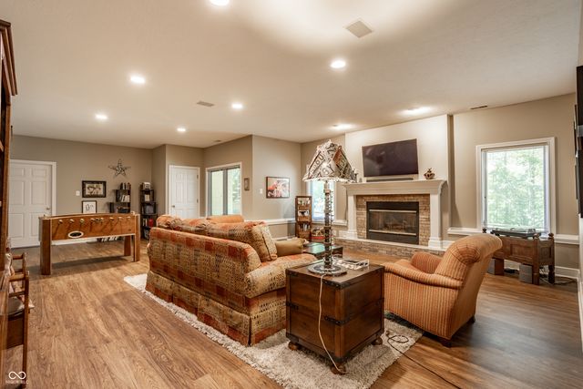 9729 Oakhaven Court, Indianapolis, IN 46256