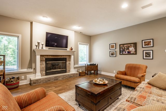 9729 Oakhaven Court, Indianapolis, IN 46256