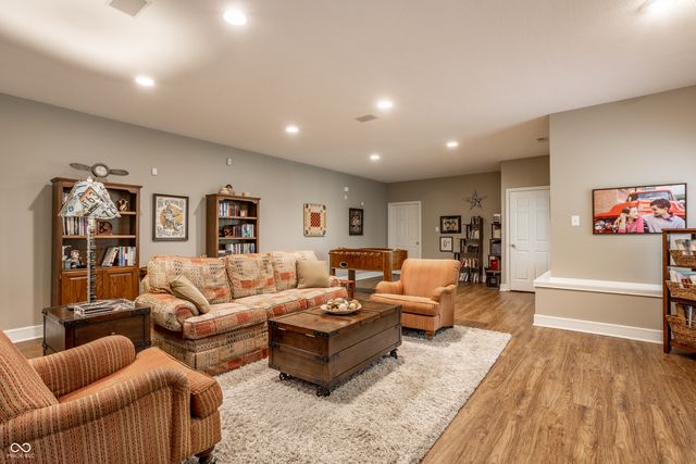 9729 Oakhaven Court, Indianapolis, IN 46256