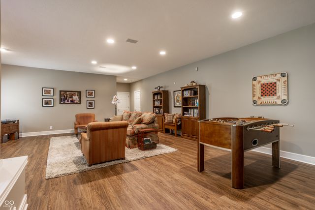 9729 Oakhaven Court, Indianapolis, IN 46256