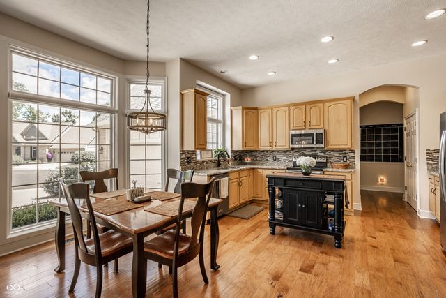 9729 Oakhaven Court, Indianapolis, IN 46256