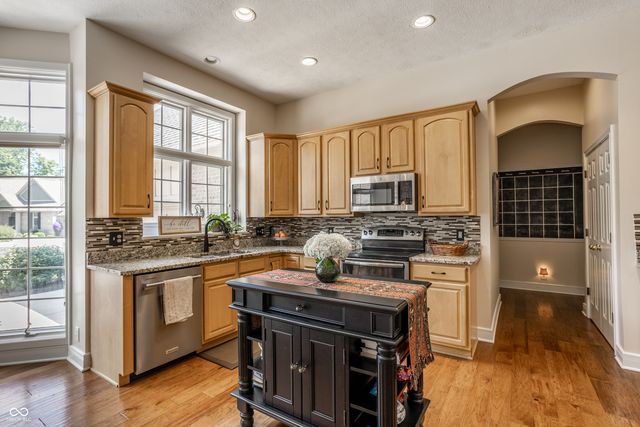 9729 Oakhaven Court, Indianapolis, IN 46256