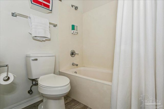 8573 Gulf Blvd 104, Navarre Beach, FL 32566