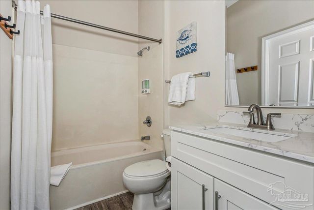 8573 Gulf Blvd 104, Navarre Beach, FL 32566