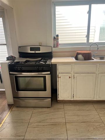 5020 Fredro Street, Hamtramck, MI 48212