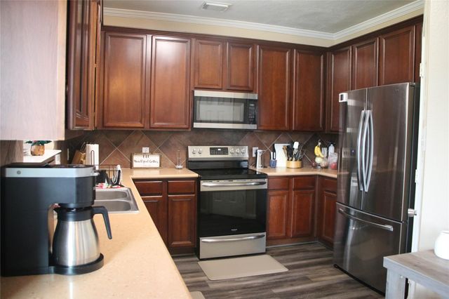 1122 Chase Park Drive, Bacliff, TX 77518