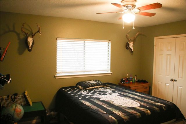 1122 Chase Park Drive, Bacliff, TX 77518