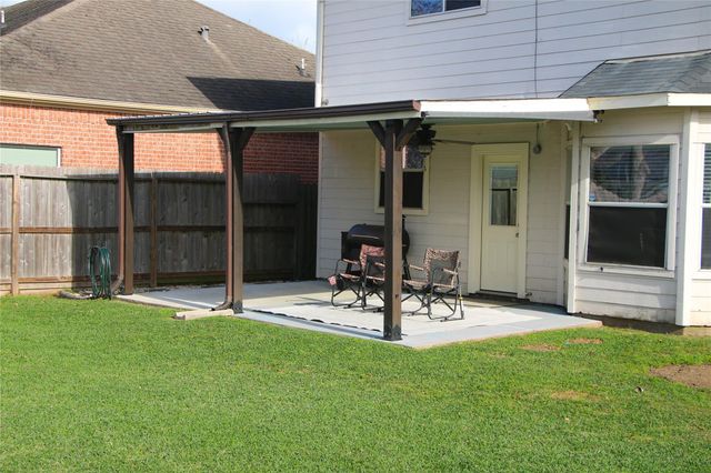 1122 Chase Park Drive, Bacliff, TX 77518