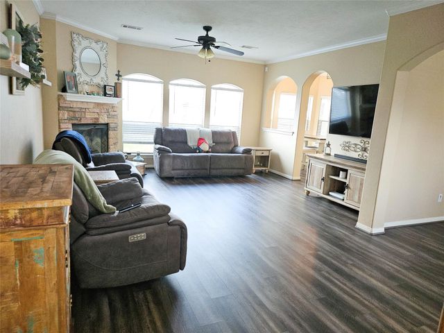 1122 Chase Park Drive, Bacliff, TX 77518