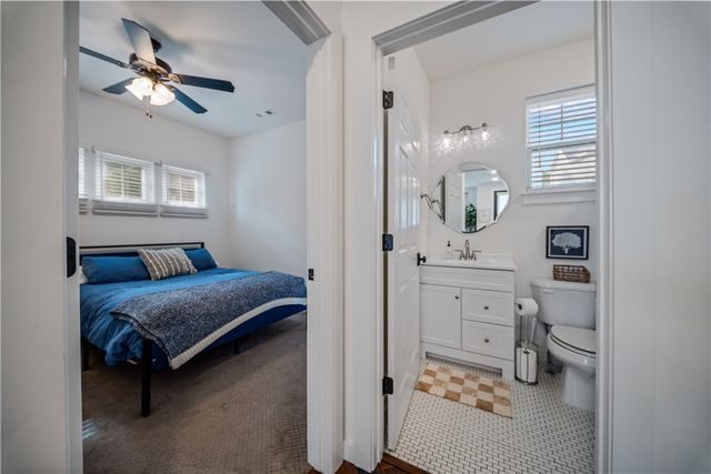 3026 W Old Farmington Road, Fayetteville, AR 72704