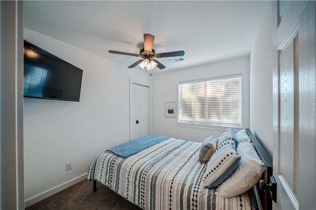 3026 W Old Farmington Road, Fayetteville, AR 72704