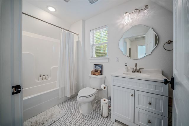 3026 W Old Farmington Road, Fayetteville, AR 72704
