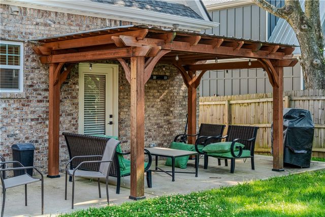 3026 W Old Farmington Road, Fayetteville, AR 72704