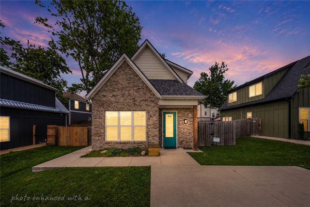 3026 W Old Farmington Road, Fayetteville, AR 72704