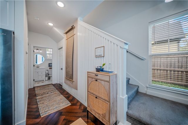3026 W Old Farmington Road, Fayetteville, AR 72704