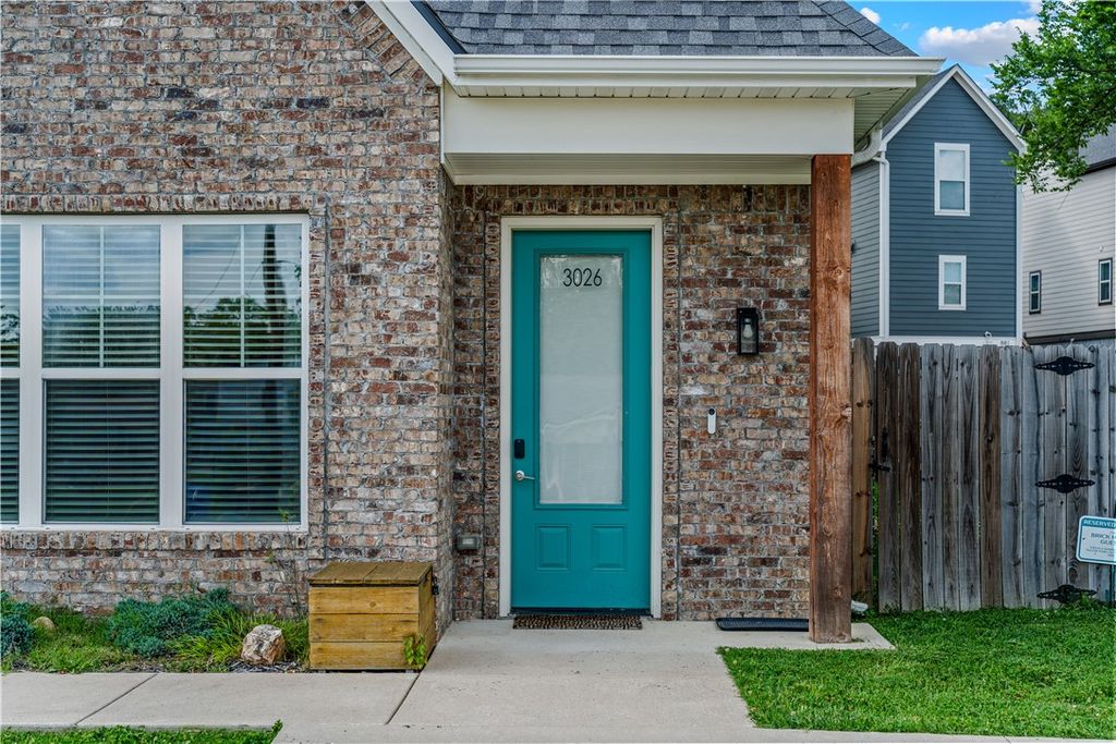 3026 W Old Farmington Road, Fayetteville, AR 72704