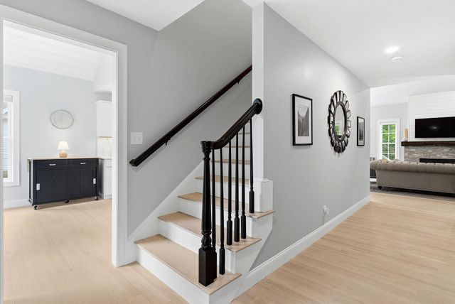 28 Greenvale Drive, Stratham, NH 03885
