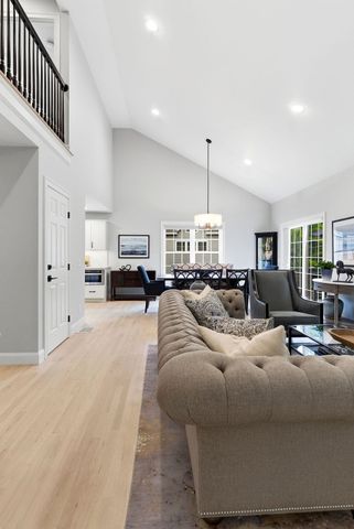 28 Greenvale Drive, Stratham, NH 03885