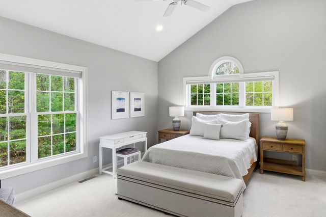 28 Greenvale Drive, Stratham, NH 03885