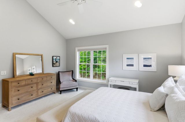 28 Greenvale Drive, Stratham, NH 03885