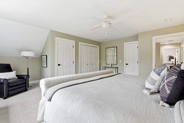 28 Greenvale Drive, Stratham, NH 03885