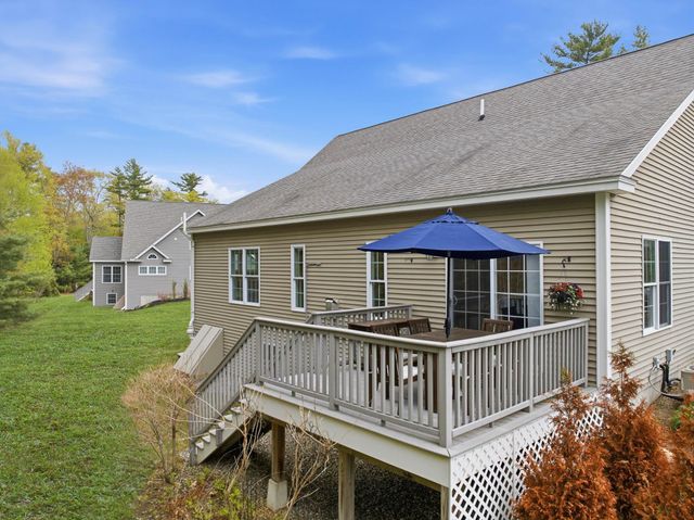 28 Greenvale Drive, Stratham, NH 03885