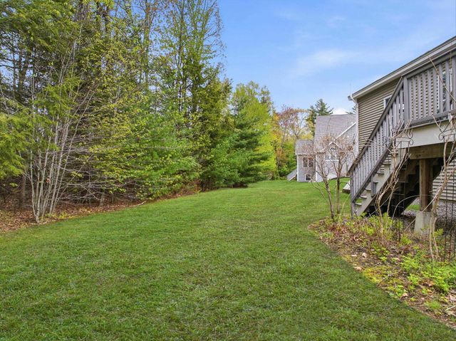 28 Greenvale Drive, Stratham, NH 03885