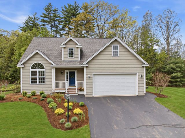 28 Greenvale Drive, Stratham, NH 03885