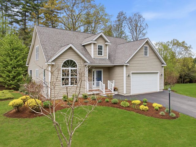 28 Greenvale Drive, Stratham, NH 03885
