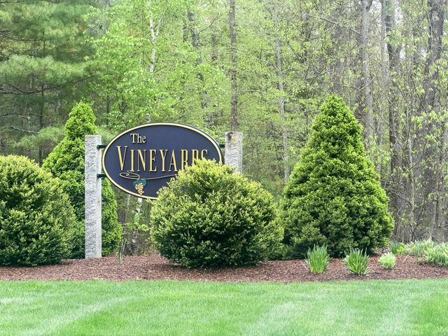 28 Greenvale Drive, Stratham, NH 03885