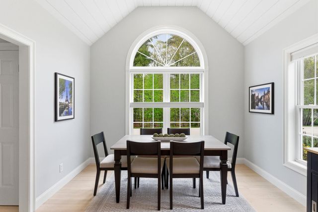 28 Greenvale Drive, Stratham, NH 03885