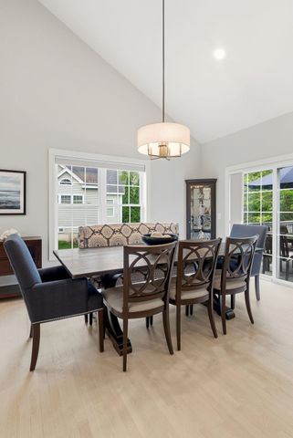 28 Greenvale Drive, Stratham, NH 03885
