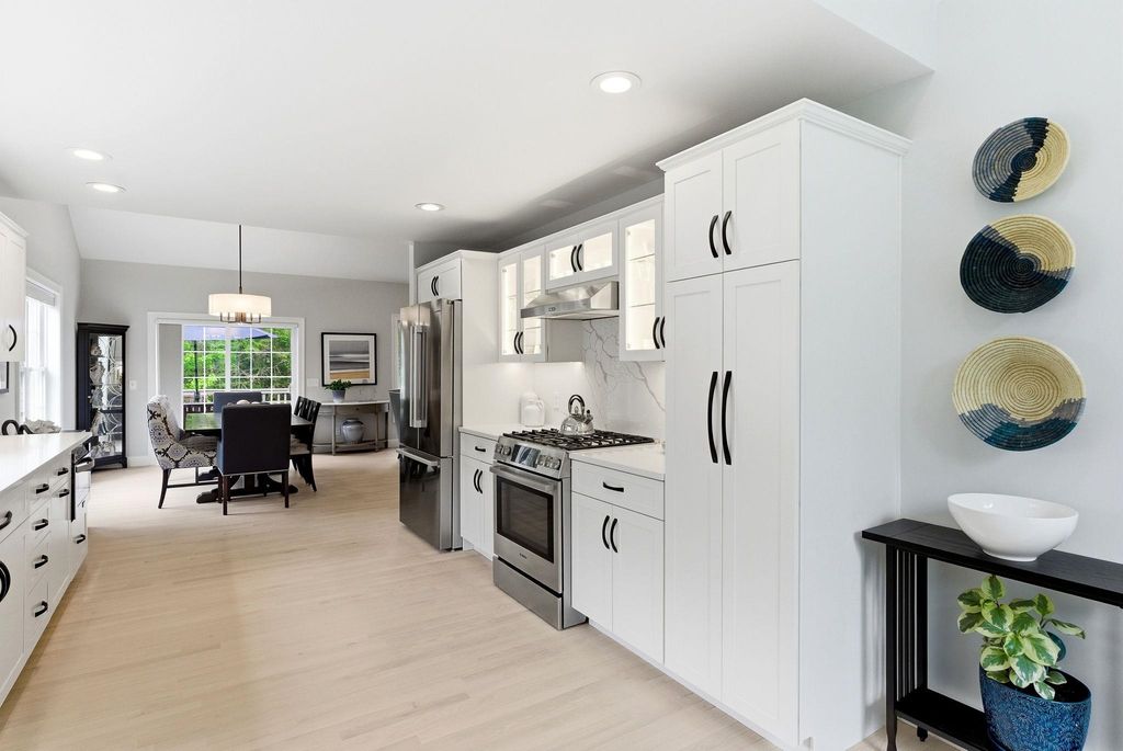28 Greenvale Drive, Stratham, NH 03885